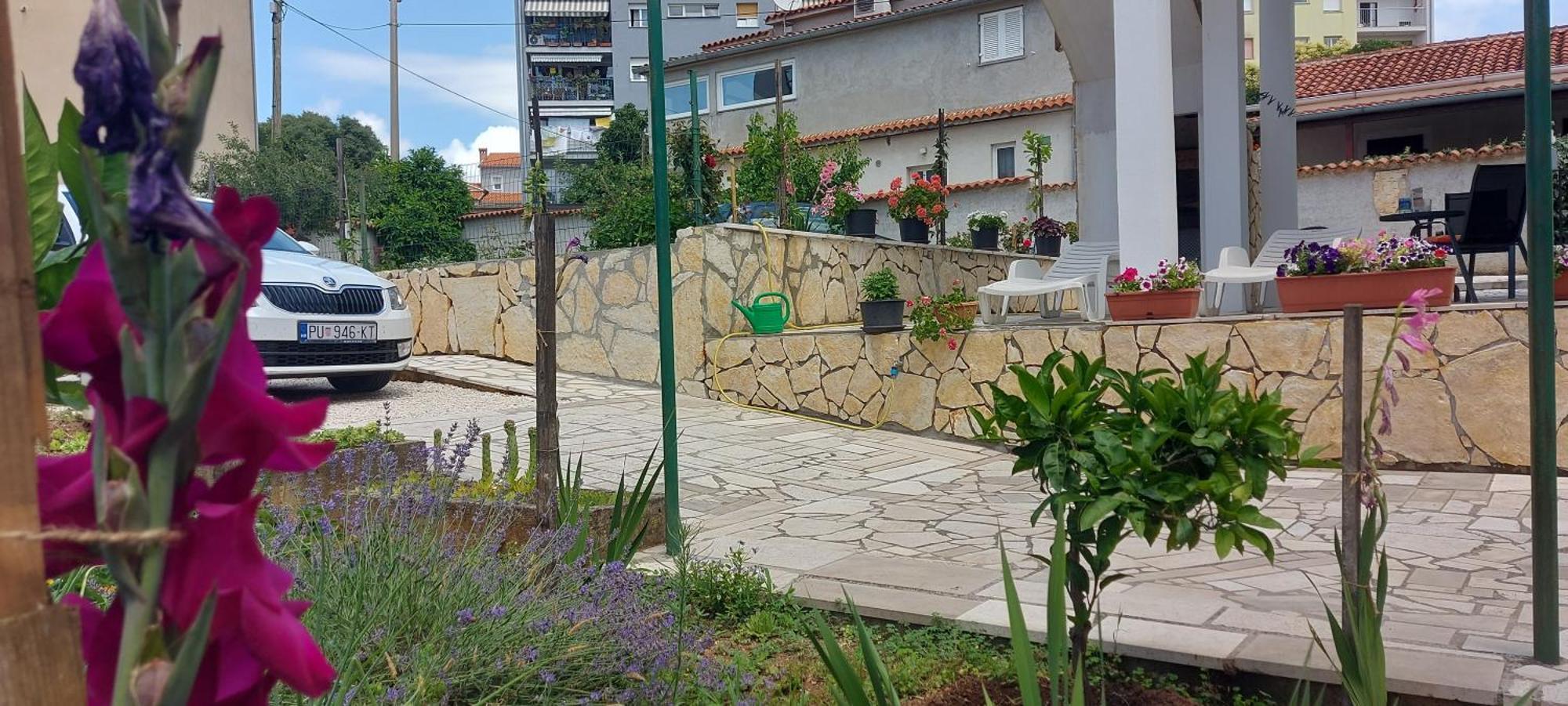 Ema & Sea Apartment's With Free Private Parking Apartment