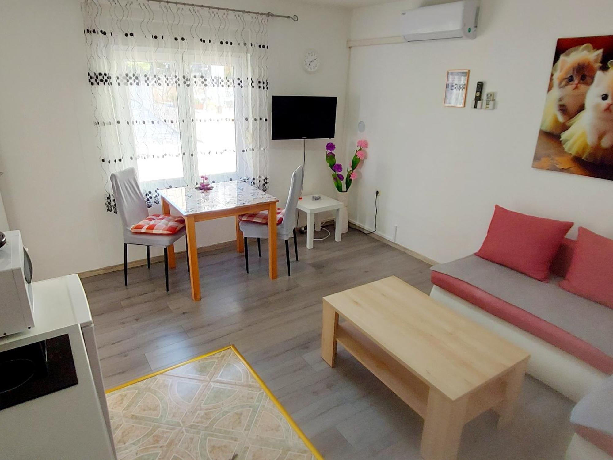 Ema & Sea Apartment's With Free Private Parking Apartment