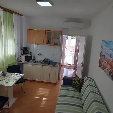 Ema & Sea Apartment'S With Free Private Parking Pula Exterior photo