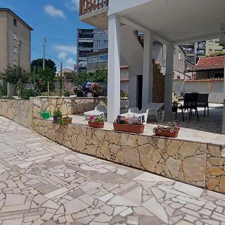 Ema & Sea Apartment'S With Free Private Parking Pula Exterior photo