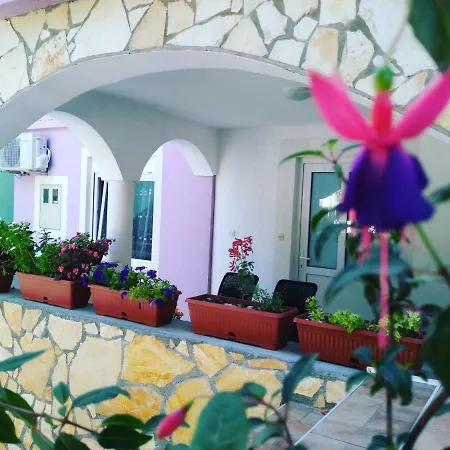 Ema & Sea Apartment'S With Free Private Parking Pula Exterior photo