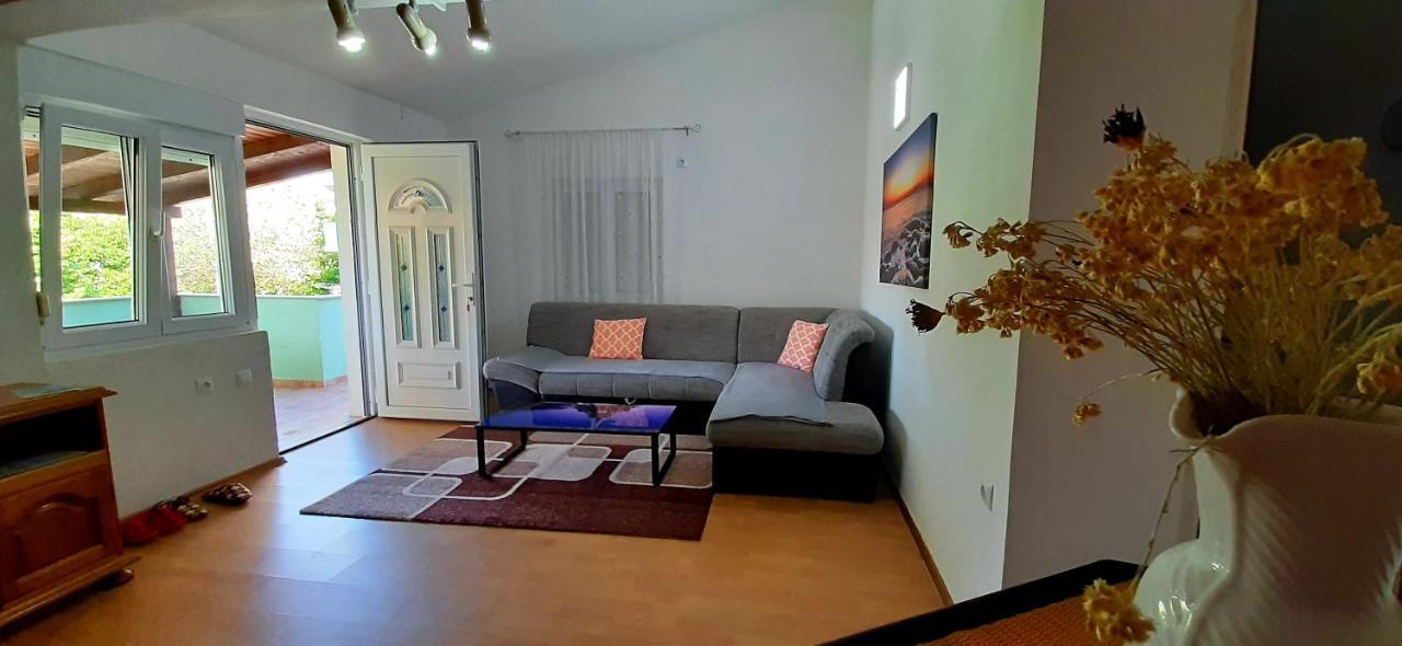 Ema & Sea Apartment's With Free Private Parking Apartment