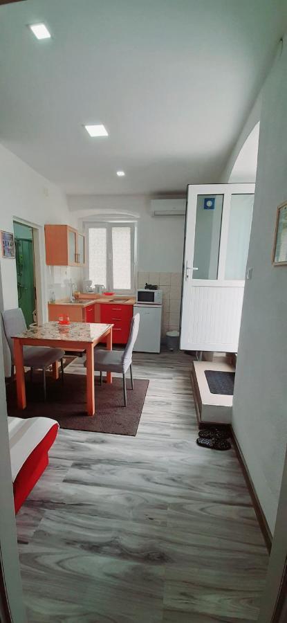 Ema & Sea Apartment's With Free Private Parking Apartment *