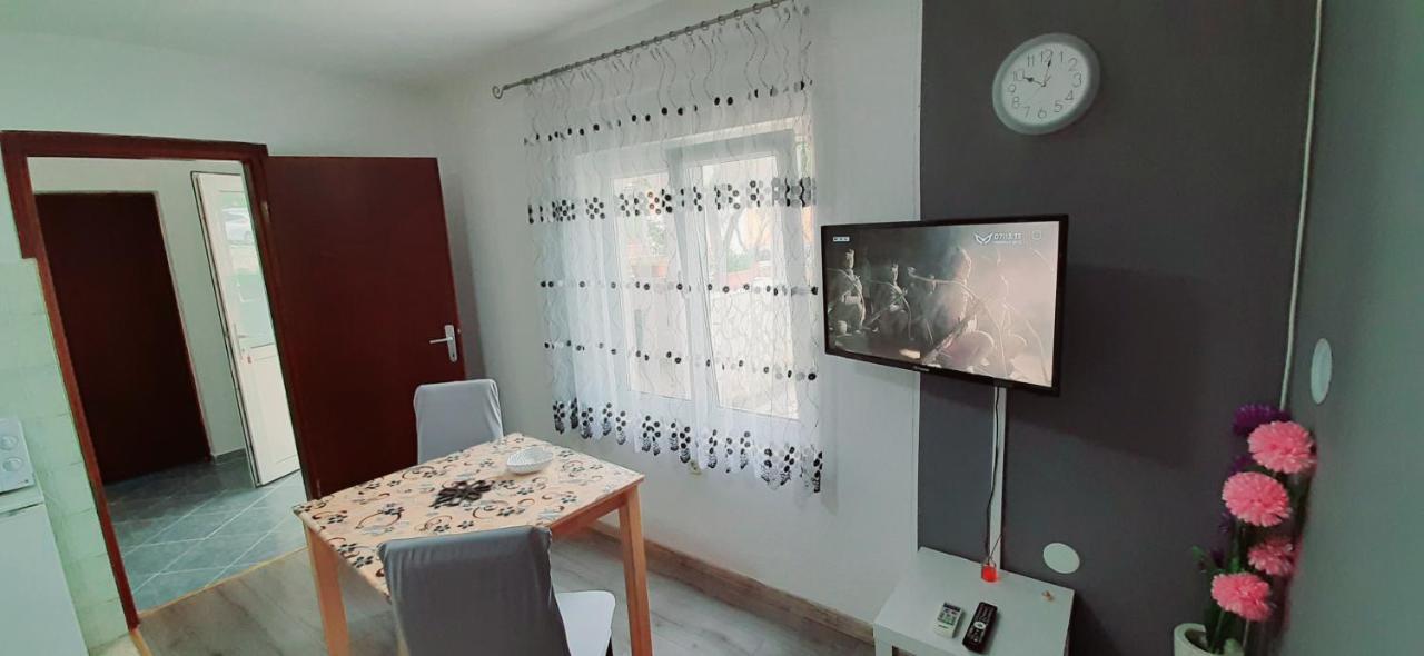 Ema & Sea Apartment's With Free Private Parking Apartment