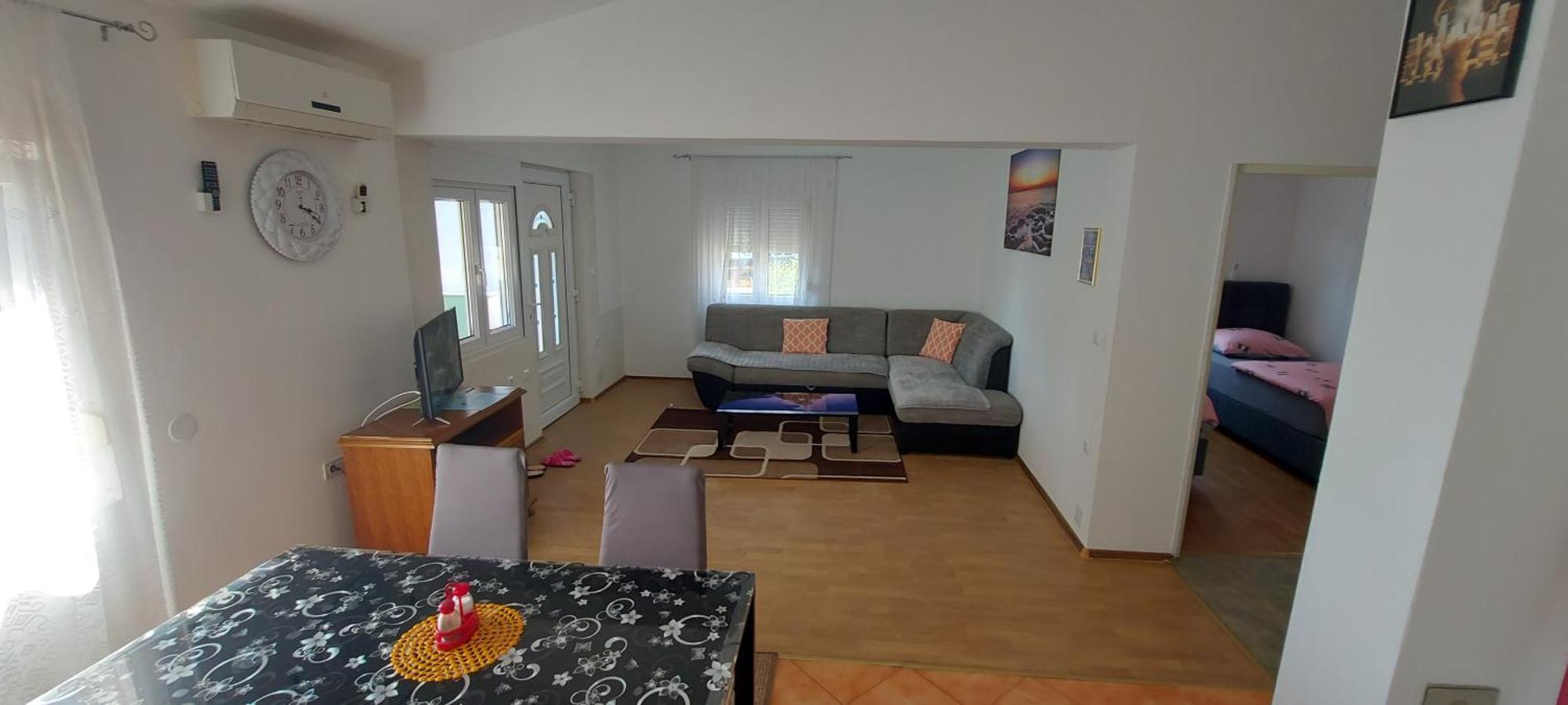 Ema & Sea Apartment's With Free Private Parking Apartment