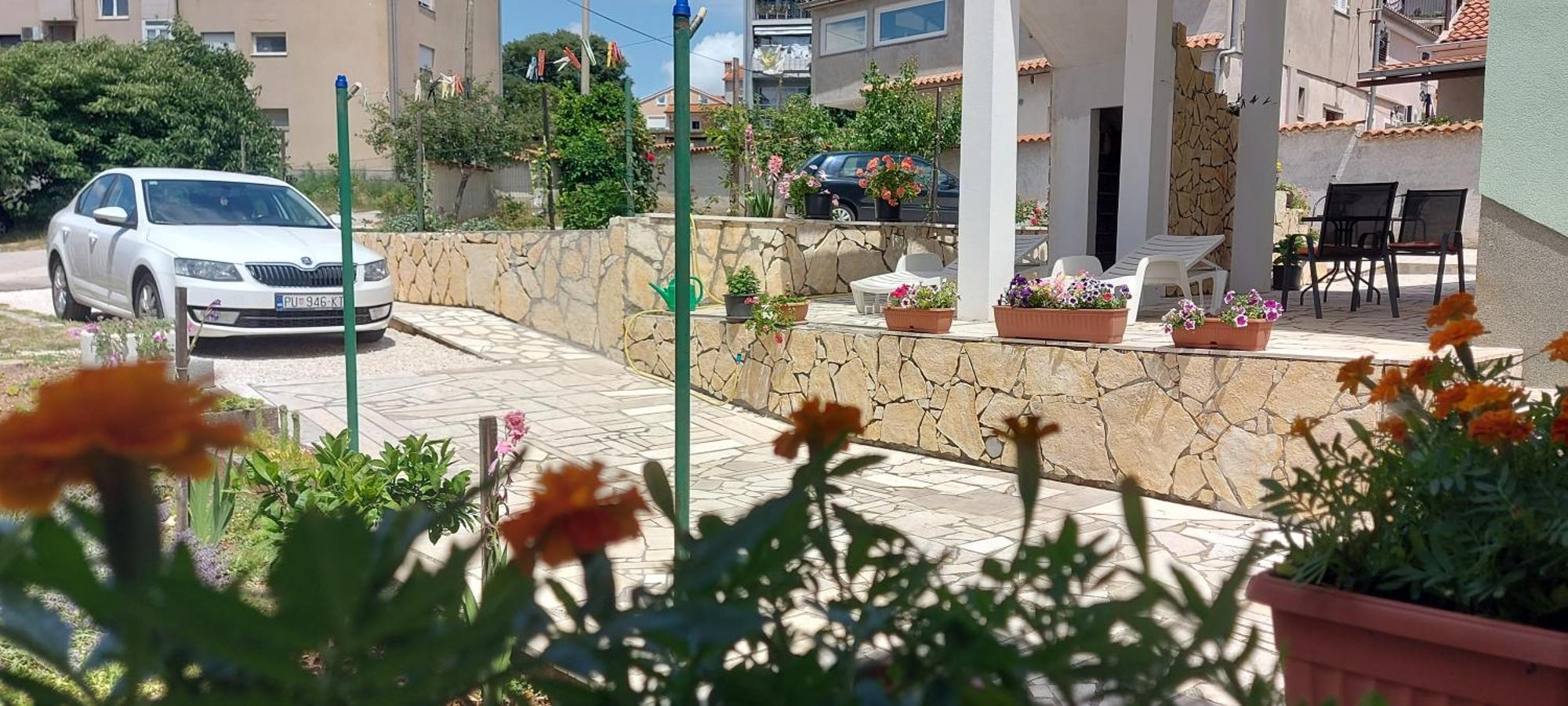 Ema & Sea Apartment's With Free Private Parking Apartment