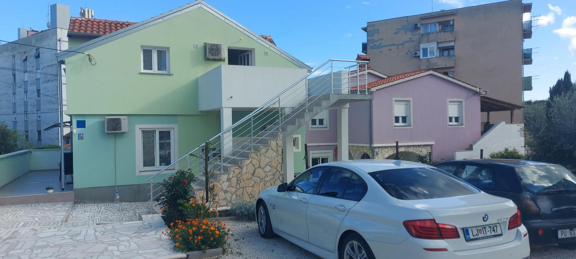 Ema & Sea Apartment's With Free Private Parking